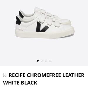 VEJA Recife Logo Sneaker